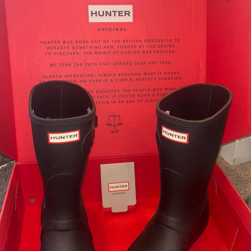 Womens Hunter Black Rainboots- Medium